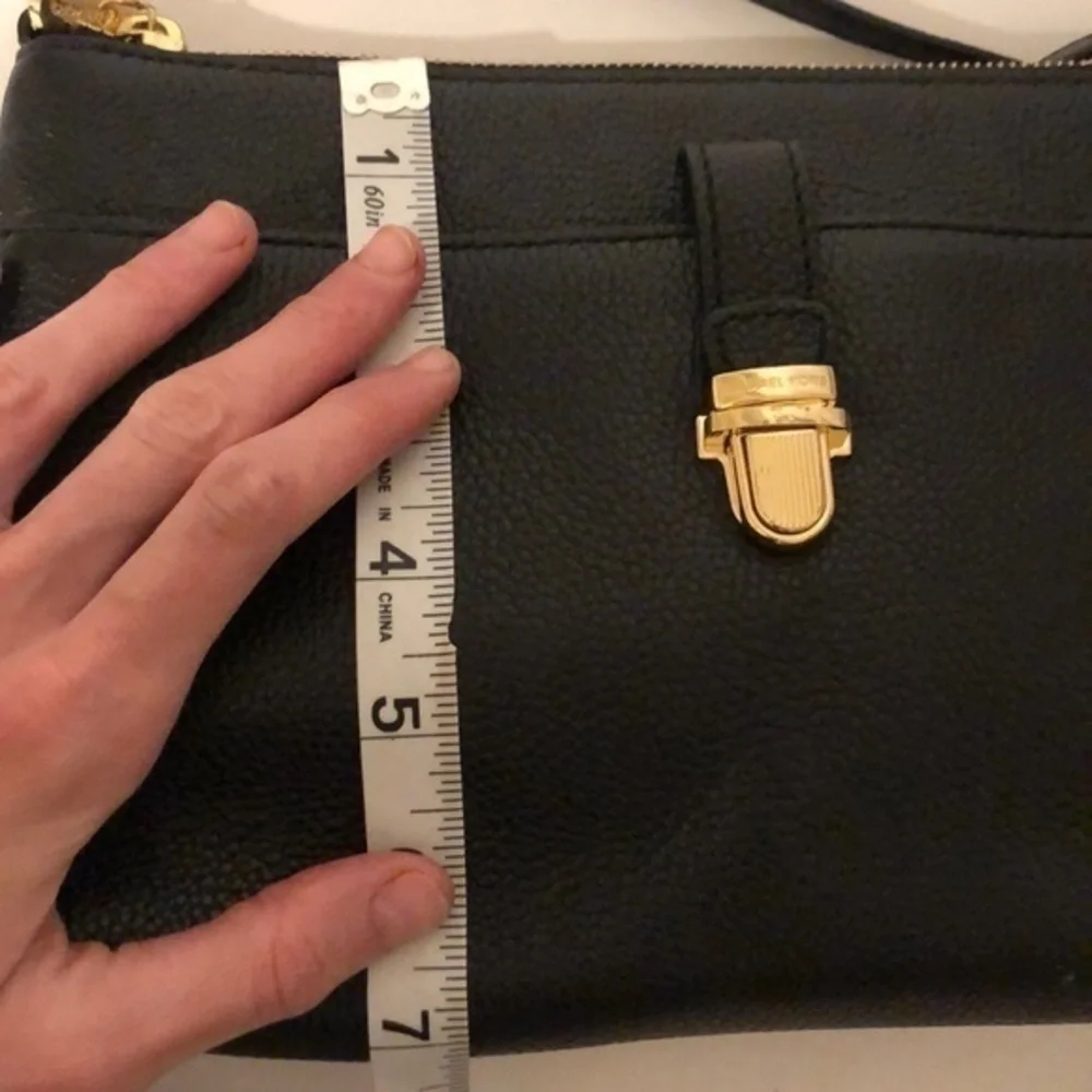 MICHAEL KORS black pebbled leather crossbody